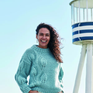 Betty strikkeopskrift/Strikkekit - 899404 Sweater med bladmønster Sweater med bladmønster - kun strikkeopskrift - 899404