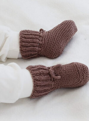 Chocolate Toes by DROPS Design - Baby Sokker Strikkeopskrift str. 0/1