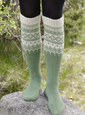 Perles du Nord Socks by DROPS Design - Sokker Strikkeopskrift str. 35/