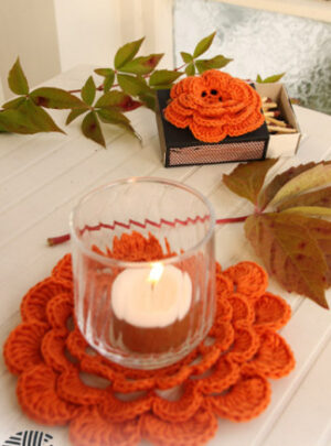 Pumpkin Blossom by DROPS Design - Halloween Pynt Hækleopskrift