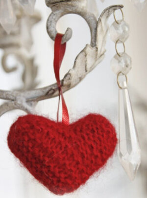 Sweet heart by DROPS Design - Julehjerte Julepynt Strikkeopskrift 5 cm