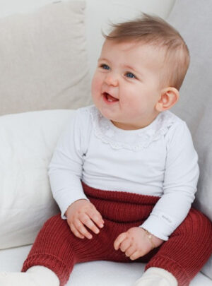 Cutipie Pants by DROPS Design - Baby Bukser Strikkeopskrift str. 0/1 m - 0/1 mdr