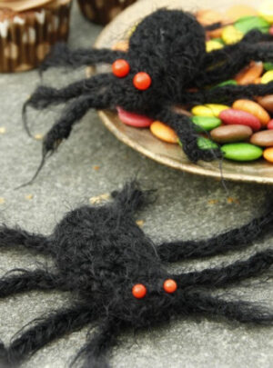 Aragog by DROPS Design - Halloween Pynt Hækleopskrift