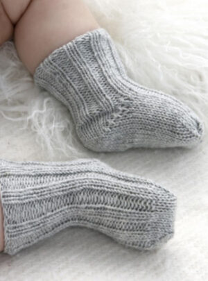 Baby Booties by DROPS Design - Baby Strømper Strikkeopskrift str. 1/3 mdr - 3/4 år