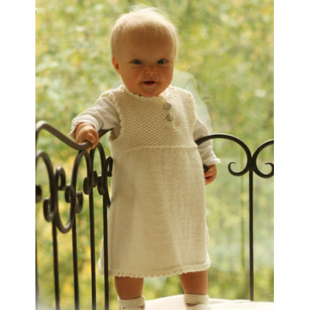 Baby Harriet by DROPS Design - Baby Kjole og Tøfler Strikkeopskrift str. 1/3 mdr - 3/4 år Baby Harriet by DROPS Design - Baby Kjole og Tøfler Strikkeopskrift str. 1/3 mdr - 3/4 år
