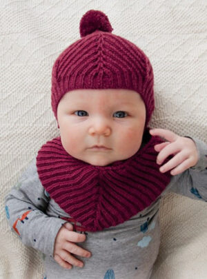 Baby Plum by DROPS Design - Baby Hue og Hagesmæk Strikkeopskrift Str. 1/3 mdr - 3/4 år