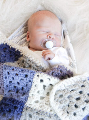 Baby Squares by DROPS Design - Baby Tæppe Hækleopskrift 65-74 cm