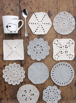 Bright Side Coasters by DROPS Design - Bordskånere Hækleopskrift 10-12 cm