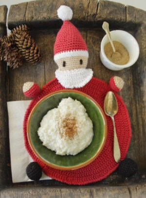 Brunch with Santa by DROPS Design - Dækkeserviet Hækleopskrift 22 cm
