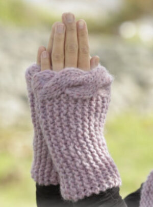 Cable Embrace by DROPS Design - Pulsvarmere Strikkeopskrift str. S/M - M/L