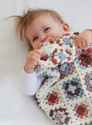 Cuddle Time by DROPS Design - Baby Tæppe Hækleopskrift 54x63 cm
