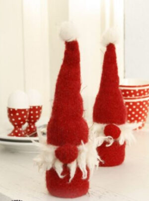 Egg Sitters by DROPS Design - Filtet Nisse Julepynt Strikkeopskrift 23 cm