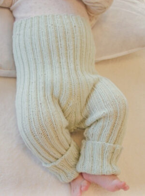 First Impression Pants by DROPS Design - Baby bukser Strikkeopskrift str. Præmatur - 3/4 år