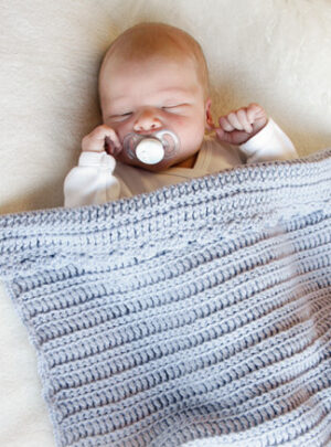 First Year by DROPS Design - Baby Tæppe Hækleopskrift 65x80 cm