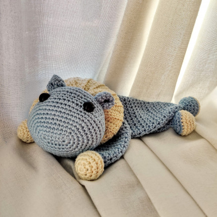 Flodhesten Nora af Rito Krea - Nusseklud hækleopskrift 22x14cm Flodhesten Nora af Rito Krea - Nusseklud hækleopskrift 22x14cm