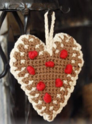 Gingerbread Heart by DROPS Design - Julehjerter Hækleopskrift 13x11 cm - 2 stk