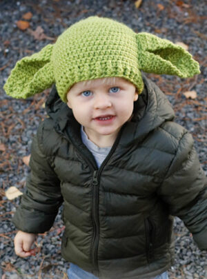 Green Ears by DROPS Design - Hue Hækleopskrift 1/2 år - 7/8 år