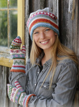 Happy Winter by DROPS Design - Hue og Vanter Strikkeopskrift str. S/M - M/L