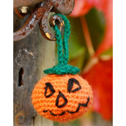 Jack by DROPS Design - Halloween Græskar Hækleopskrift 5cm Jack by DROPS Design - Halloween Græskar Hækleopskrift 5cm