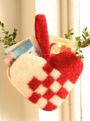 Julehjerte by DROPS Design - Filtet Julehjerte Julepynt Strikkeopskrift 20x26 cm