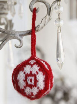 Julekugler by DROPS Design - Julekugler Julepynt Strikkeopskrift 8-9 cm - 4 stk