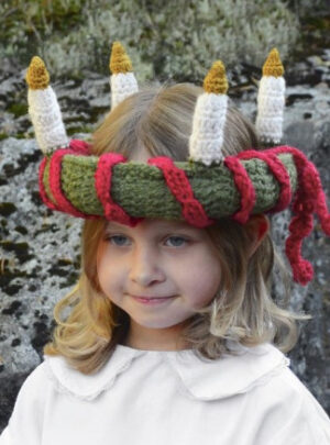 Little Lucia by DROPS Design - Luciakrone Hækleopskrift 63 cm