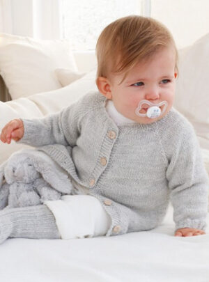 Little Pearl Cardigan by DROPS Design - Baby Jakke Strikkeopskrift str. 0/1 mdr - 3/4 år