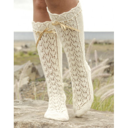 Marie Antoinette by DROPS Design - Knæstrømper Strikkeopskrift str. 35/37 - 41/43 Marie Antoinette by DROPS Design - Knæstrømper Strikkeopskrift str. 35/37 - 41/43