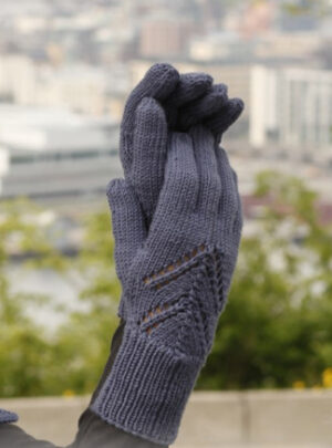 Midnight Boheme Gloves by DROPS Design - Vanter Strikkeopskrift str. One-size