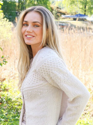Miss Summerbee Cardigan by DROPS Design - Cardigan Strikkeopskrift str. S - XXXL