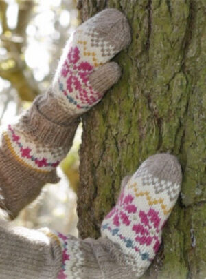 Prairie Fairy Mittens by DROPS Design - Vanter Strikkeopskrift str. 3/5 - 9/12 år