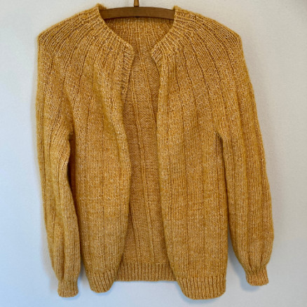 Sevenone Cardigan af Knit by Nees - Garnpakke til Sevenone Cardigan Str. S-XL. Sevenone Cardigan af Knit by Nees - Garnpakke til Sevenone Cardigan Str. S-XL.