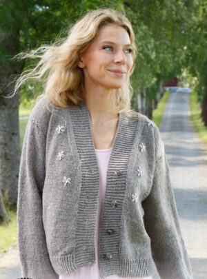Shy Daisy Cardigan by DROPS Design - Cardigan Strikkeopskrift str. S - XXXL