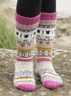 Sleepy Sheep by DROPS Design - Sokker Strikkeopskrift str. 35/37 - 44/46
