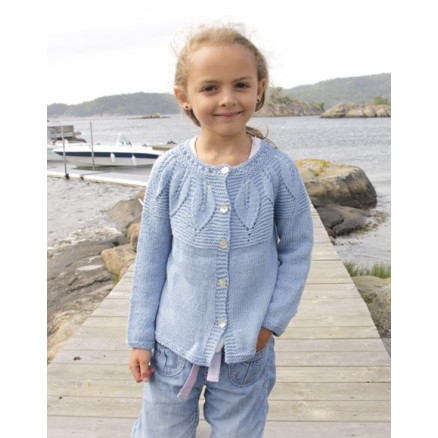 Sweet Bay Jacket by DROPS Design - Jakke Strikkeopskrift str. 3/4 - 13/14 år Sweet Bay Jacket by DROPS Design - Jakke Strikkeopskrift str. 3/4 - 13/14 år