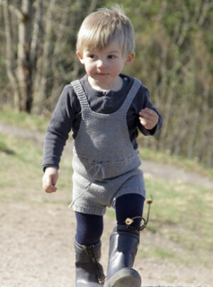 The Little Lumberjack by DROPS Design - Legedragt Strikkeopskrift str. 1/3 - 24 mdr