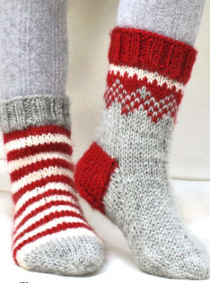 Twinkle Toes by DROPS Design 2 - Julesokker Vinrød og Natur striber Strikkeopskrift str. 22/23 - 41/43