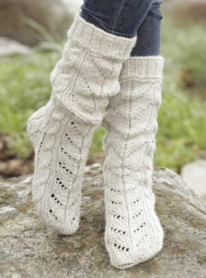 White Cables by DROPS Design - Sokker Strikkeopskrift str. 35/37 - 41/43