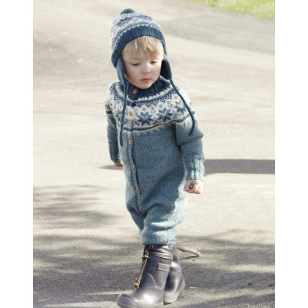 Wild Blueberries by DROPS Design - Heldragt og hue Strikkeopskrift str. 12/18 mdr - 5/6 år Wild Blueberries by DROPS Design - Heldragt og hue Strikkeopskrift str. 12/18 mdr - 5/6 år