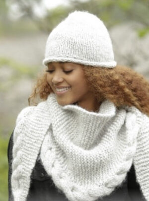 Winter Cozy by DROPS Design - Hue og Sjal Strikkeopskrift str. S/M - L/XL og 165x45 cm