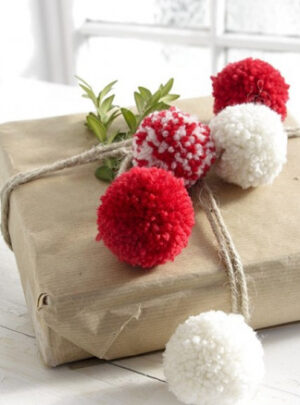 Wrap It Up! by DROPS Design - Pompon Kit 5 cm
