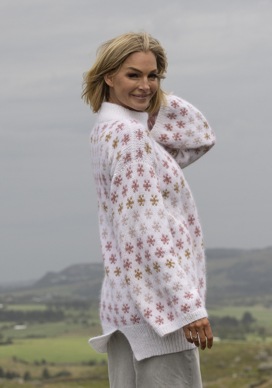 "Myrulla" Genser - Viking Design 2519-11 Kit - XS-XL - Viking Alpaca Bris, fra Viking "Myrulla" Genser - Viking Design 2519-11 Kit - XS-XL - Viking Alpaca Bris, fra Viking