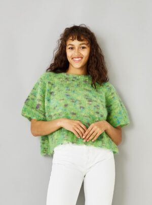 Bella Permin Strikkeopskrift/Strikkekit 893182-Bred T-Shirt Bella Permin Strikkekit 893181-Vest Med Snoning I 2 Tråd Bella Color Str M