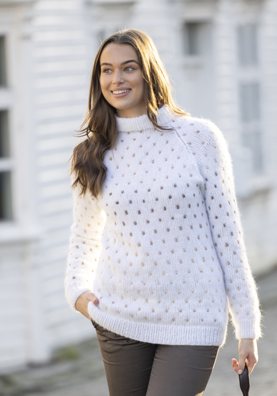 "Rekarda" Genser - Viking Design 2526-2B Kit - XS-XXL - Viking Alpaca Bris & bris multi, fra Viking "Rekarda" Genser - Viking Design 2526-2B Kit - XS-XXL - Viking Alpaca Bris & bris multi, fra Viking