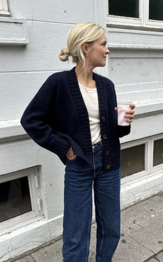 Eva cardigan - Strikkeopskrift - Hillesvåg Eva cardigan - Strikkeopskrift - Hillesvåg