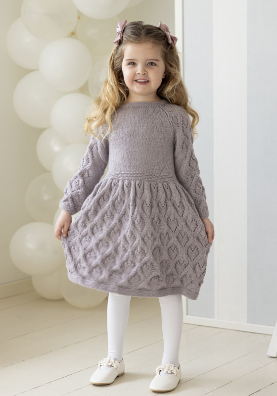 Lotus kjole - Viking Design 2607-2 Kit - 2 - 12 år - Viking Alpaca Lille Storm, fra Viking Lotus kjole - Viking Design 2607-2 Kit - 2 - 12 år - Viking Alpaca Lille Storm, fra Viking