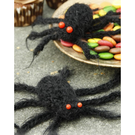 Aragog by DROPS Design - Halloween Pynt Hækleopskrift Aragog by DROPS Design - Halloween Pynt Hækleopskrift