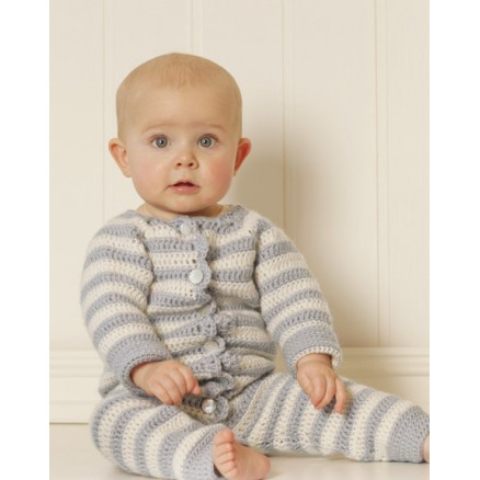Baby Blues by DROPS Design - Baby heldragt Hækleopskrift str. 0/1 mdr - 3/4 år Baby Blues by DROPS Design - Baby heldragt Hækleopskrift str. 0/1 mdr - 3/4 år