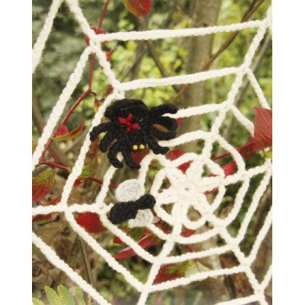 Black Widow by DROPS Design - Halloween Pynt Hækleopskrift Black Widow by DROPS Design - Halloween Pynt Hækleopskrift