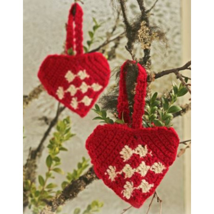 Heart Basket by DROPS Design - Julekurv Hækleopskrift 10 cm - 2 stk Heart Basket by DROPS Design - Julekurv Hækleopskrift 10 cm - 2 stk